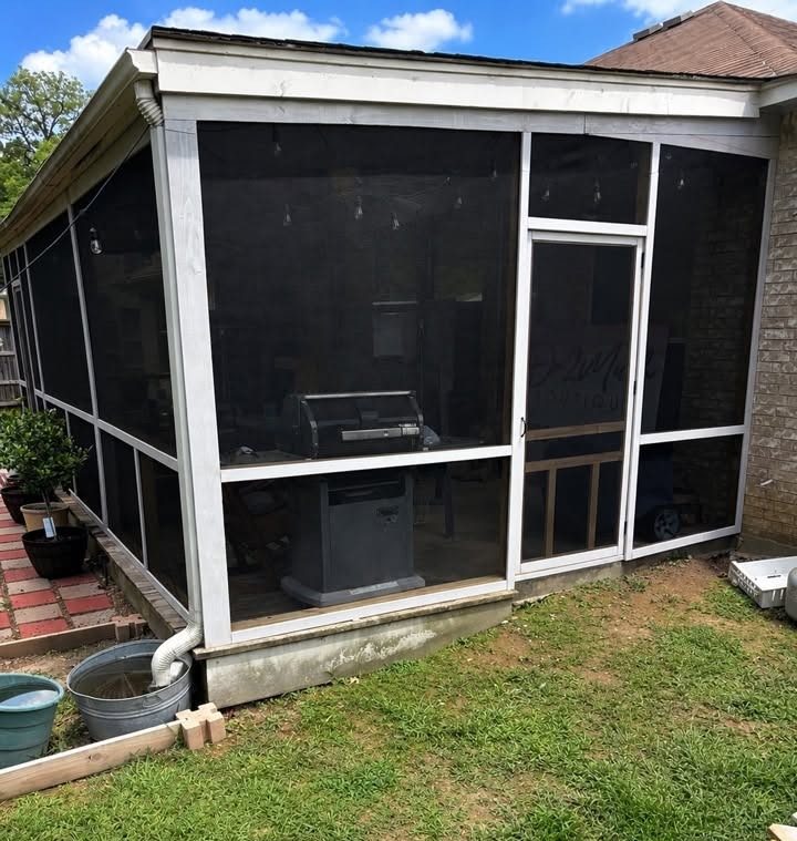 Enclosed screened porch
