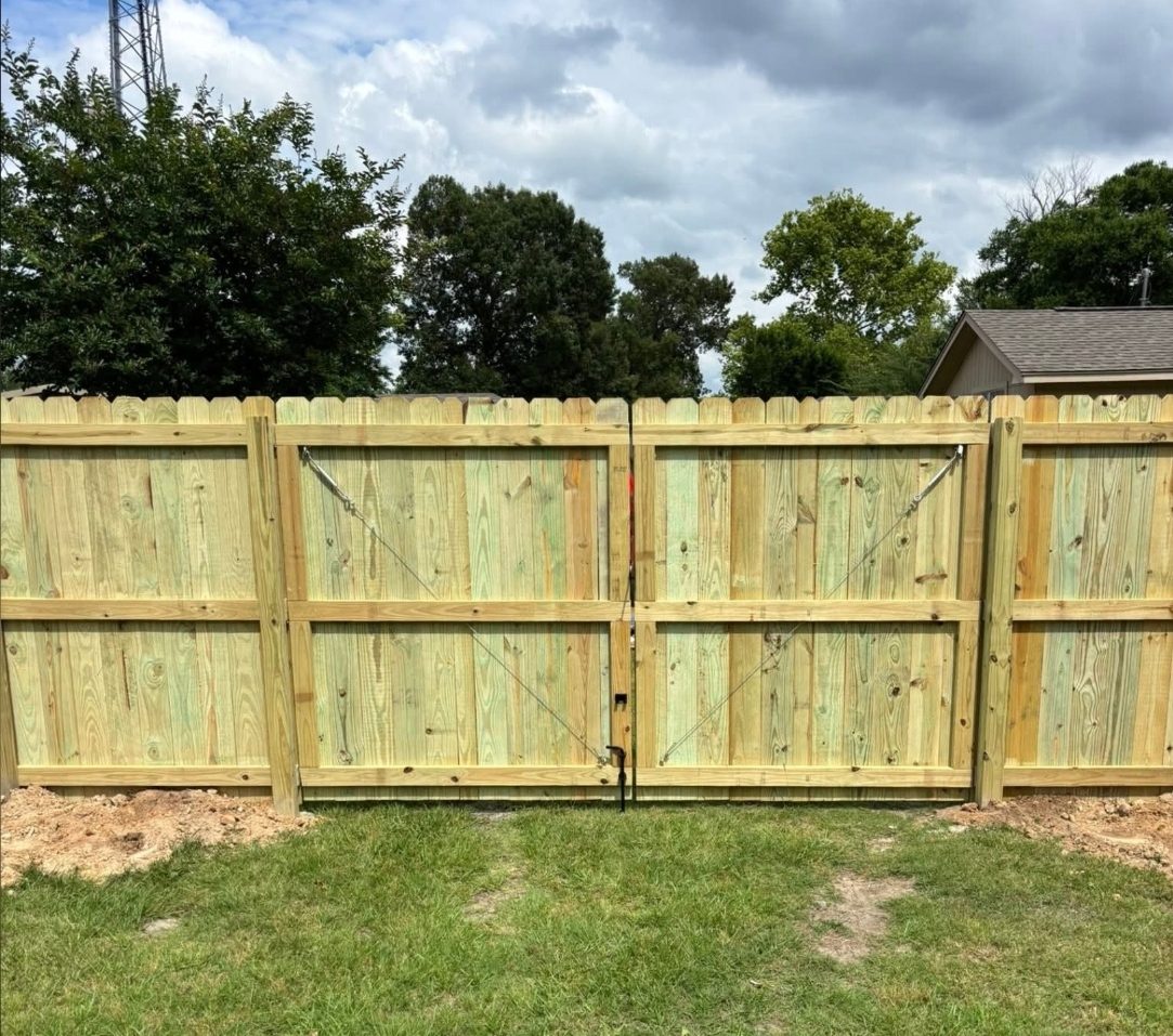 Wood privacy fencing